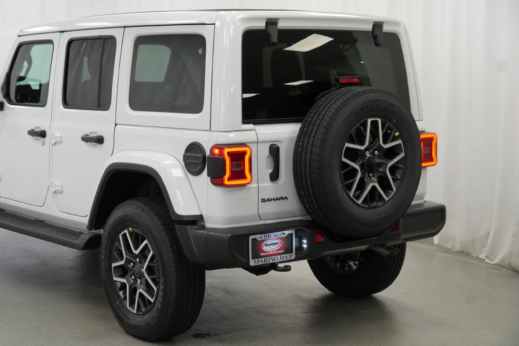 New 2027 Bright White Clear-Coat Paint Jeep Sahara image 16