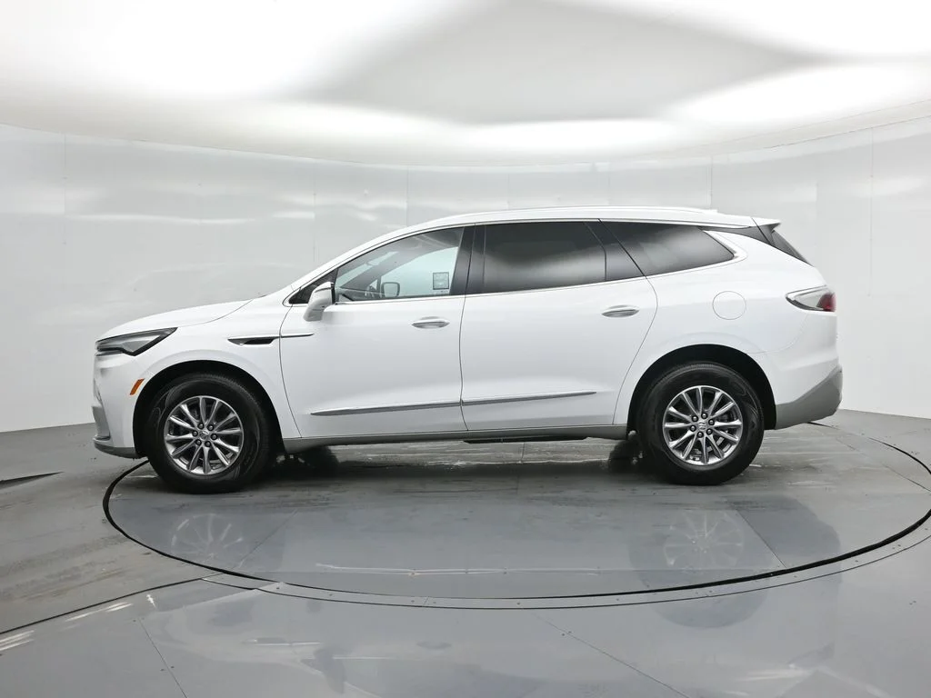 Used 2024 White Buick Premium Group image 33