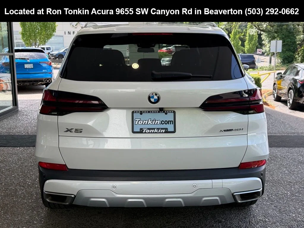 Used 2024 Alpine White BMW xDrive40i image 6