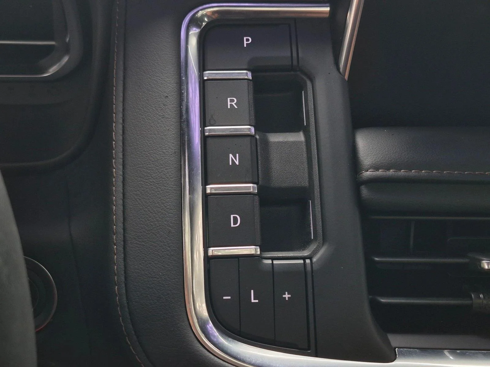 Used 2024 Dark Ash Metallic Chevrolet High Country image 11