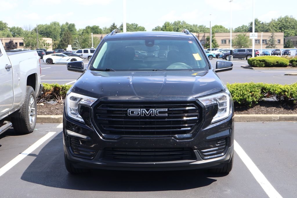 Used 2023 Ebony Twilight Metallic GMC SLE image 2