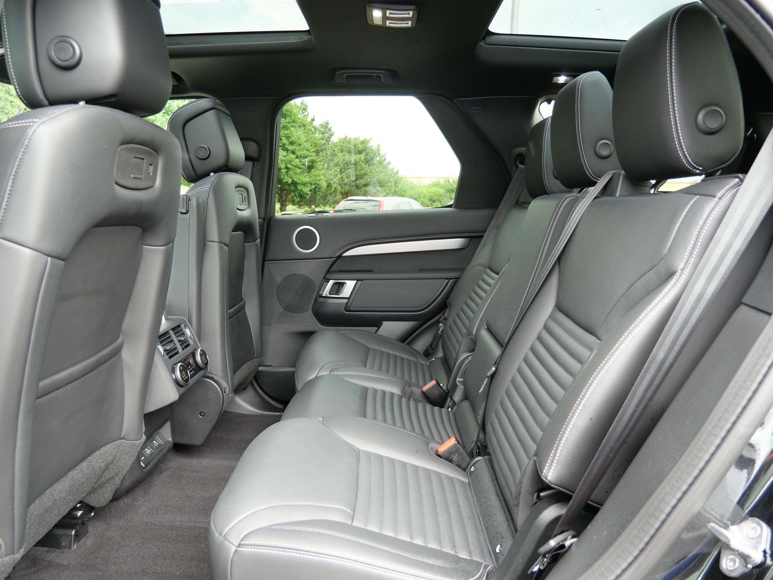 Certified Used 2025 Santorini Black Metallic Land Rover Dynamic SE image 15