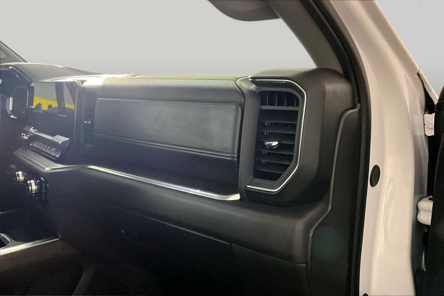 Used 2025 Summit White GMC SLT image 18