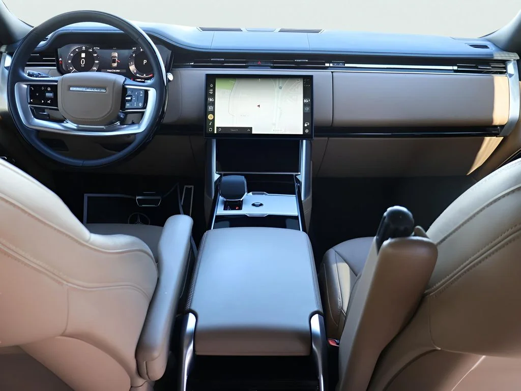 Used 2025 Fuji White Land Rover SE image 13
