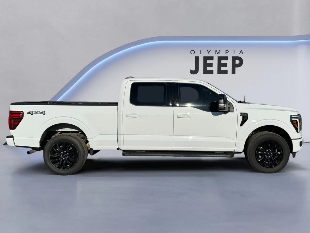 Used 2025  Ford Lariat image 7
