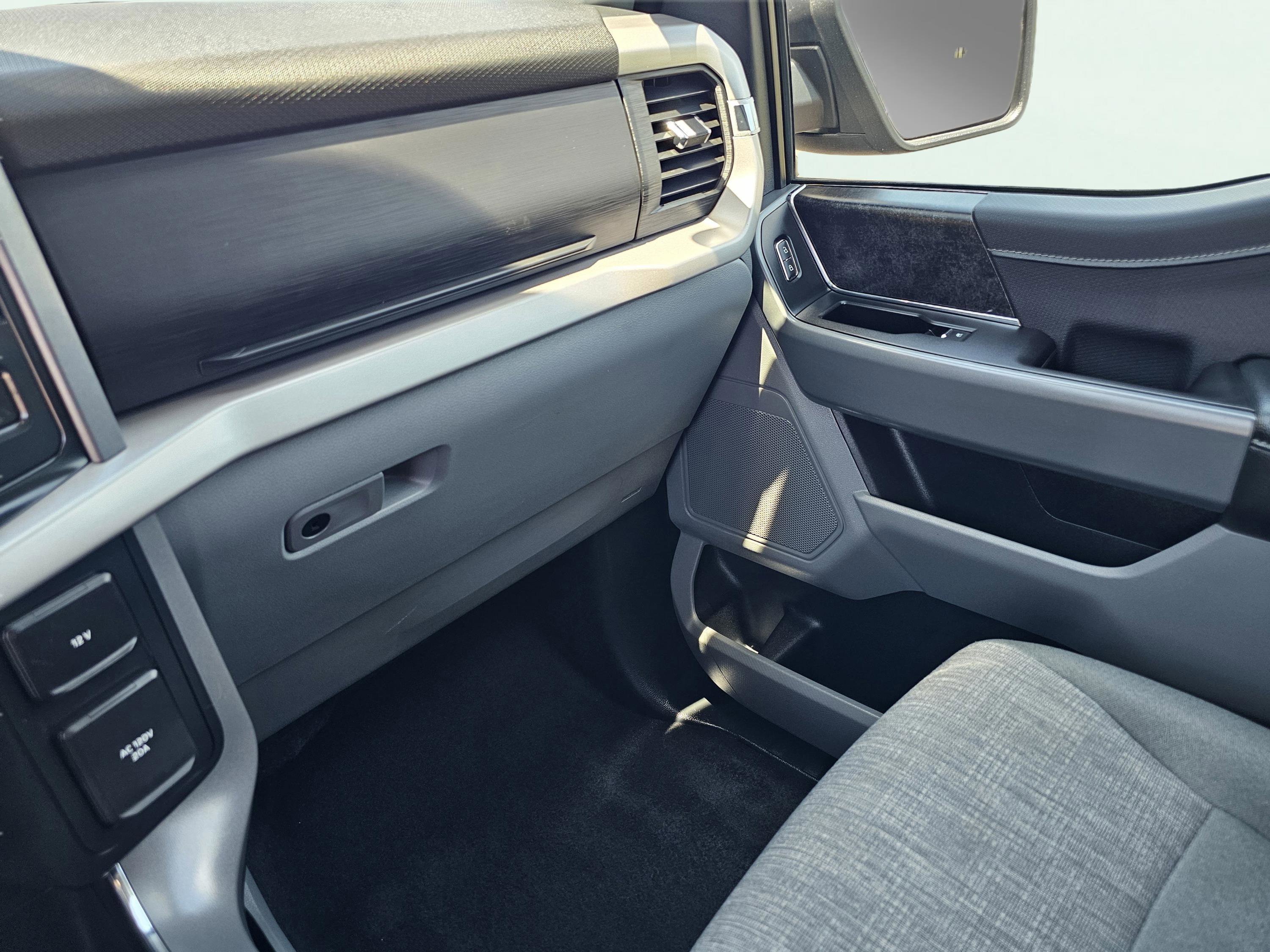 Used 2023 Carbonized Gray Metallic Ford XLT image 28