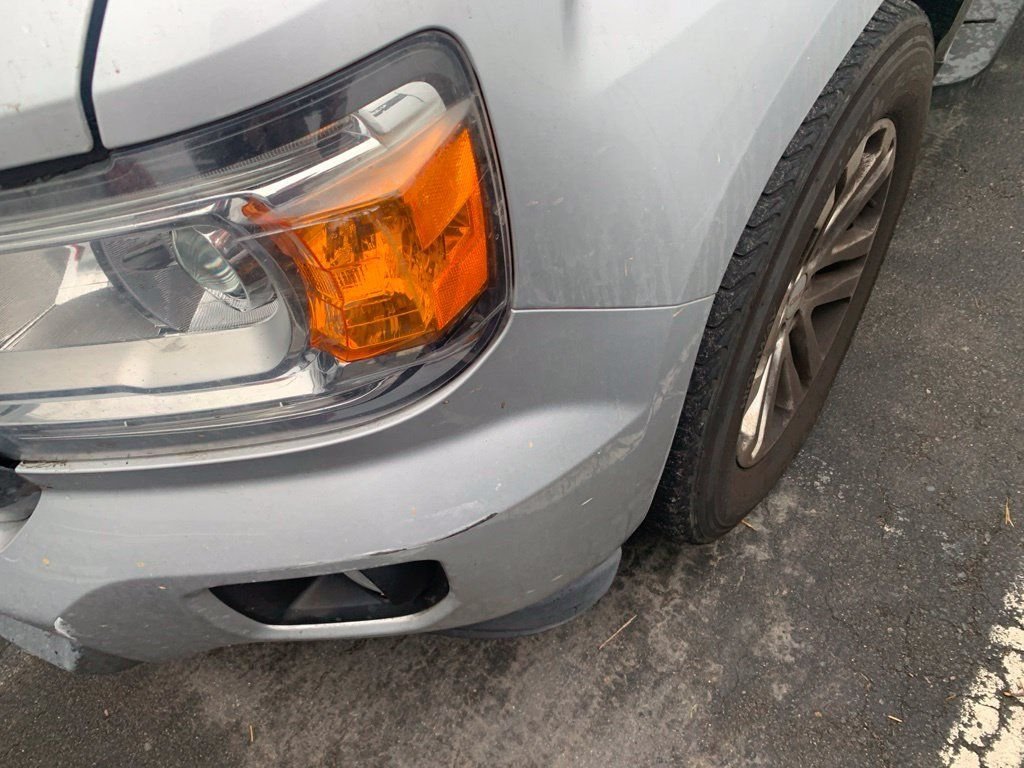 Used 2016 Silver GMC SLT image 2