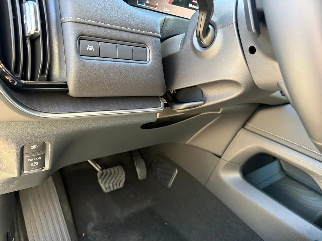 2026 Nissan Armada SV - Photo 18