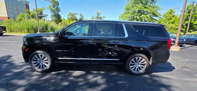 Used 2023 Onyx Black GMC Denali image 2