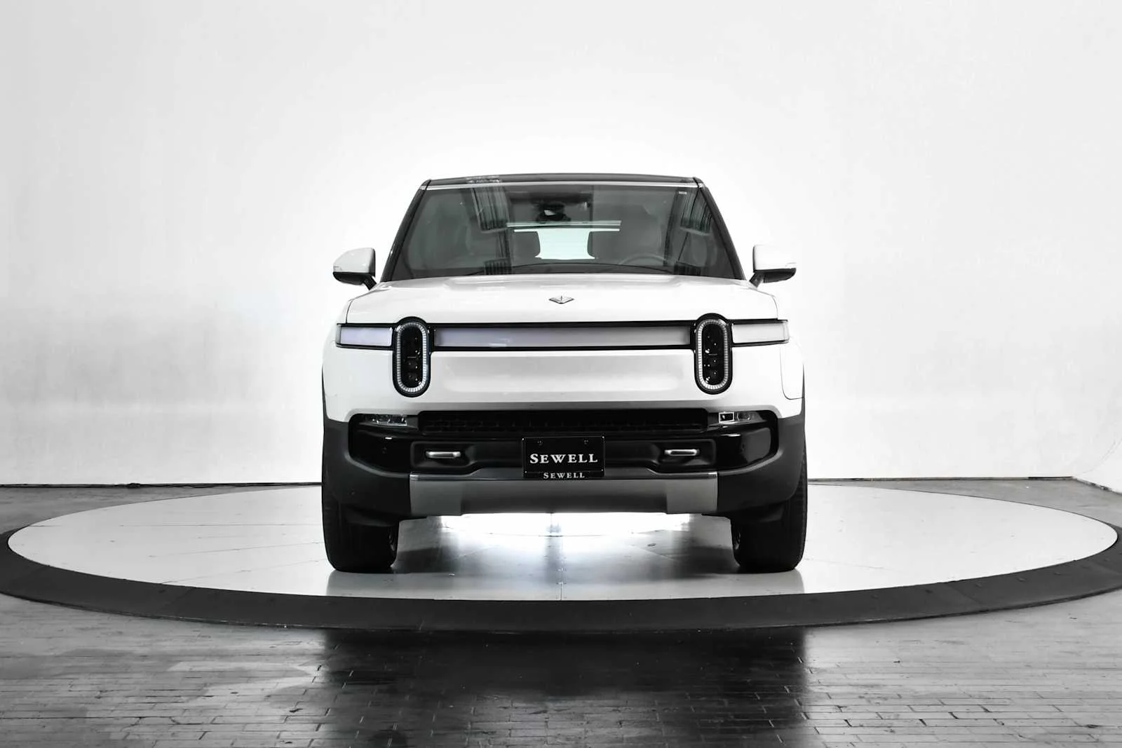 Used 2024 Glacier White Rivian Adventure image 9