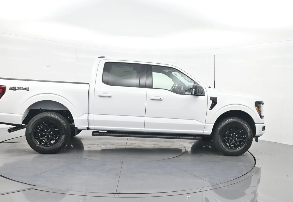 New 2026 Oxford White Ford XLT image 6