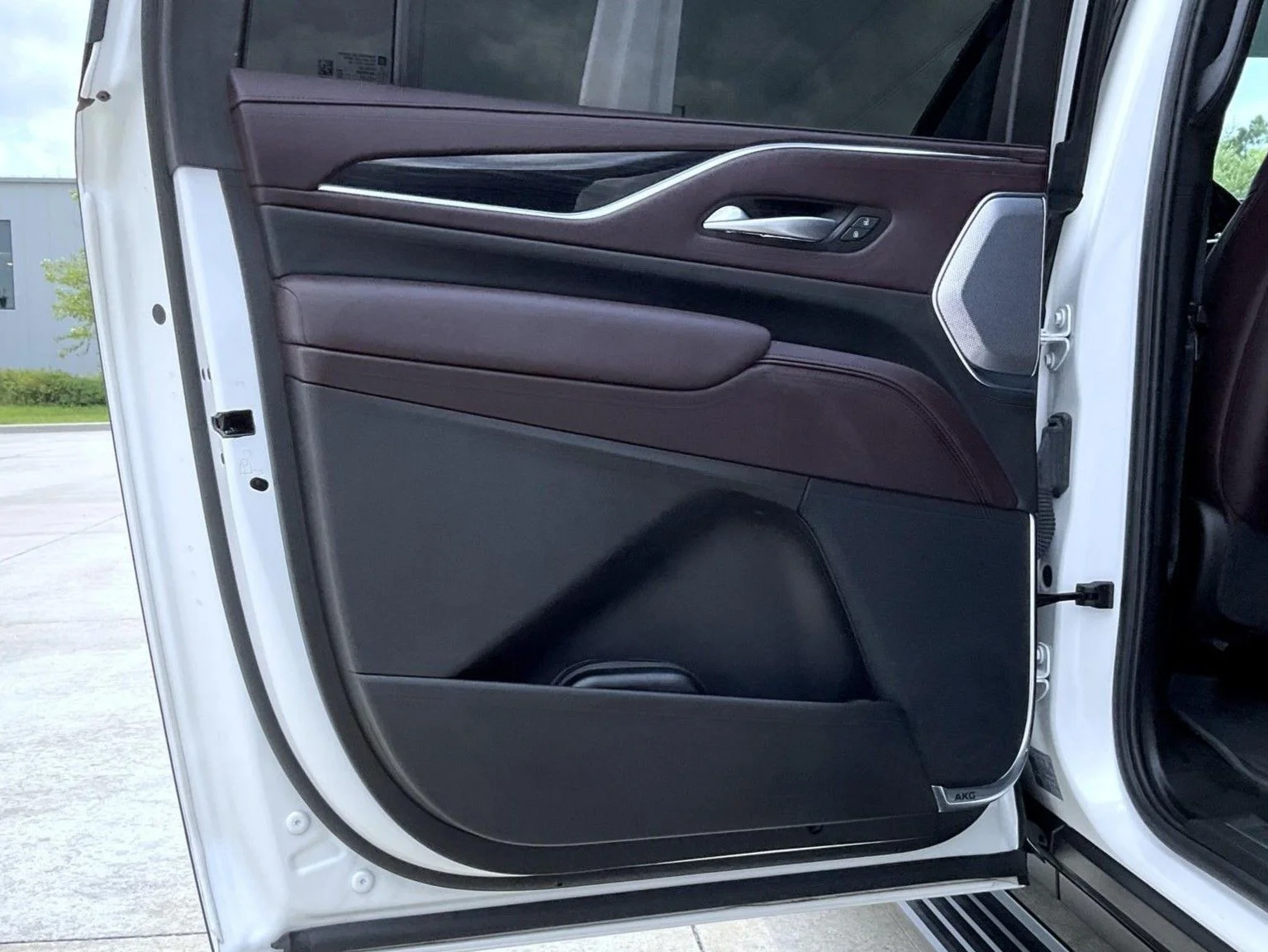 Used 2024 White Cadillac V-Series image 24