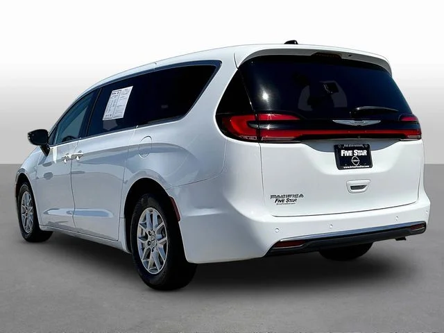 Used 2024 White Chrysler Touring L image 5