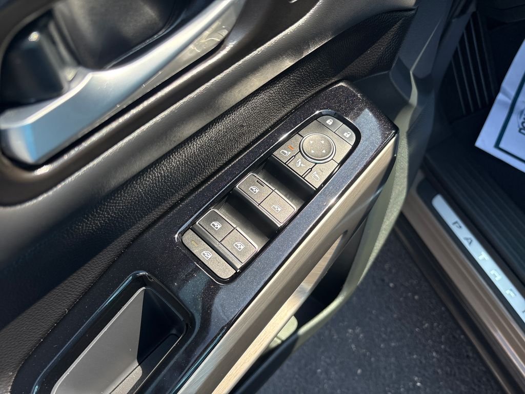 Used 2025 Beige Nissan Platinum image 11
