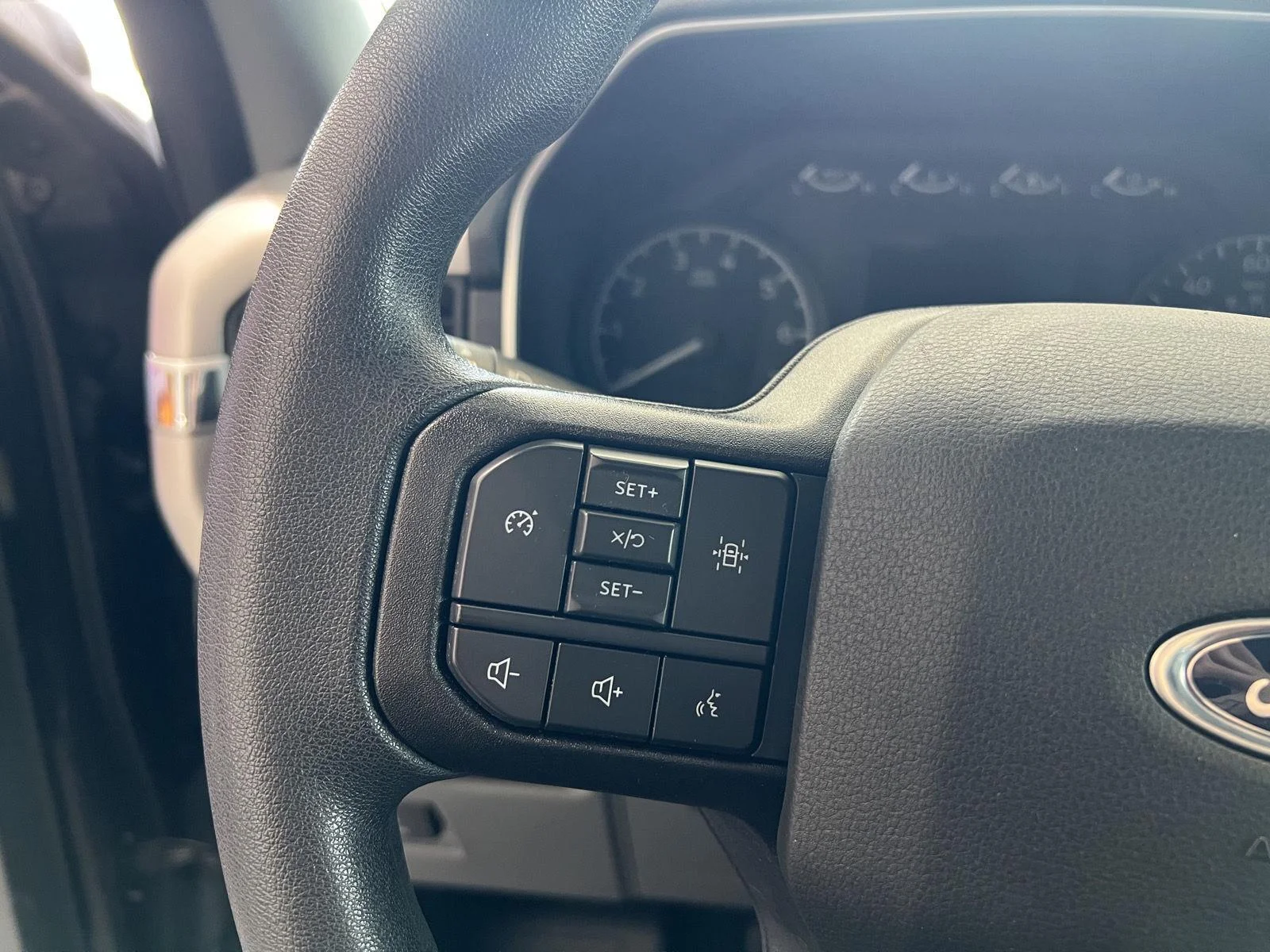 Used 2023  Ford XL image 21