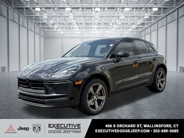 2024 Porsche Macan -'s photo