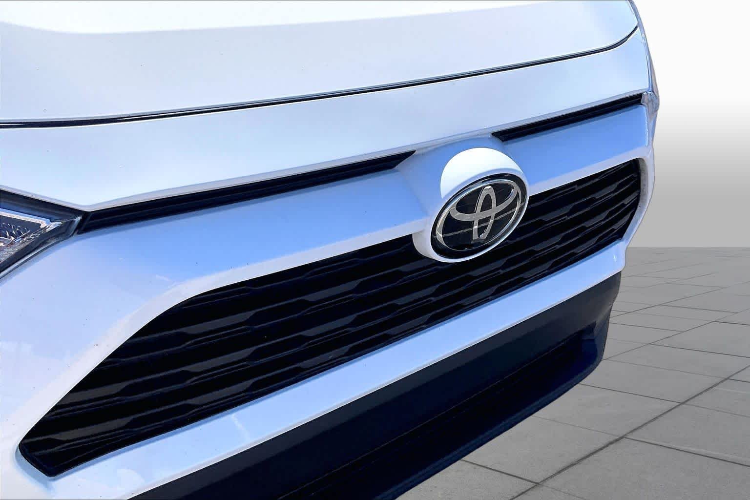 Certified Used 2021 Super White Toyota XLE image 27