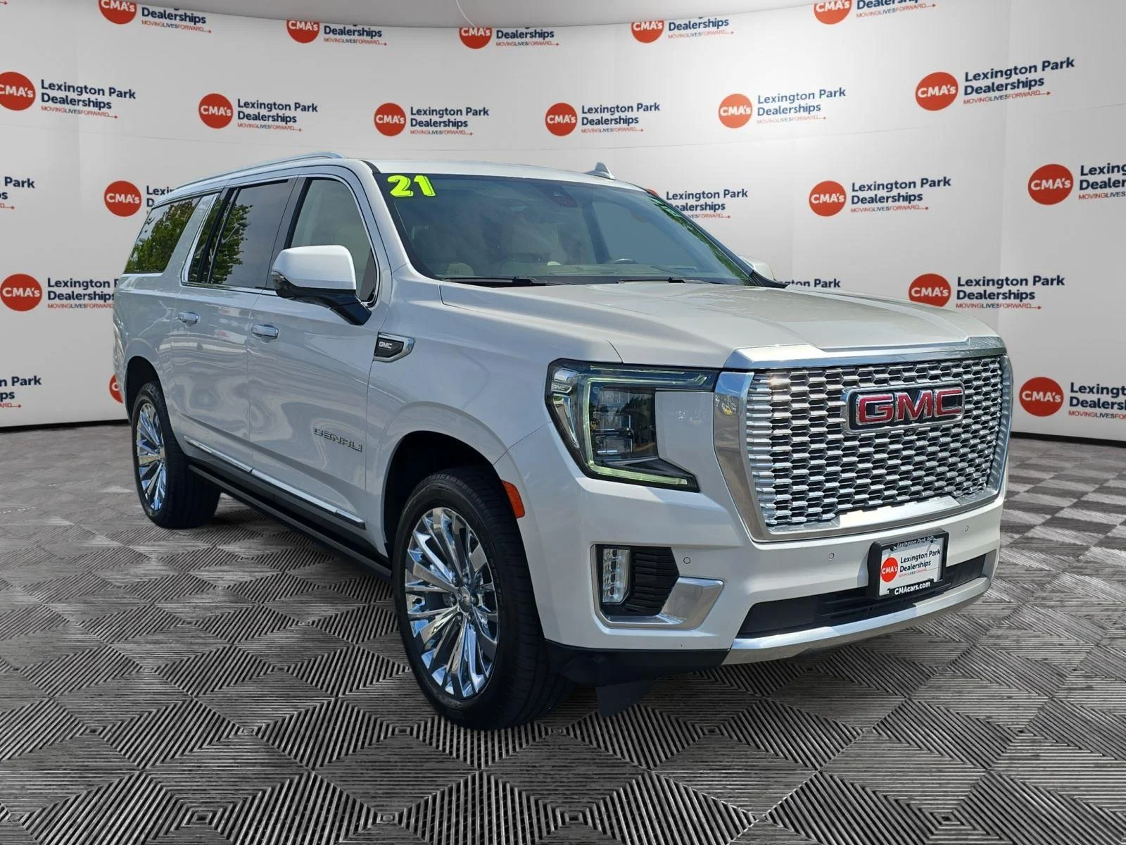 Used 2021 White Frost Tricoat GMC Denali image 1