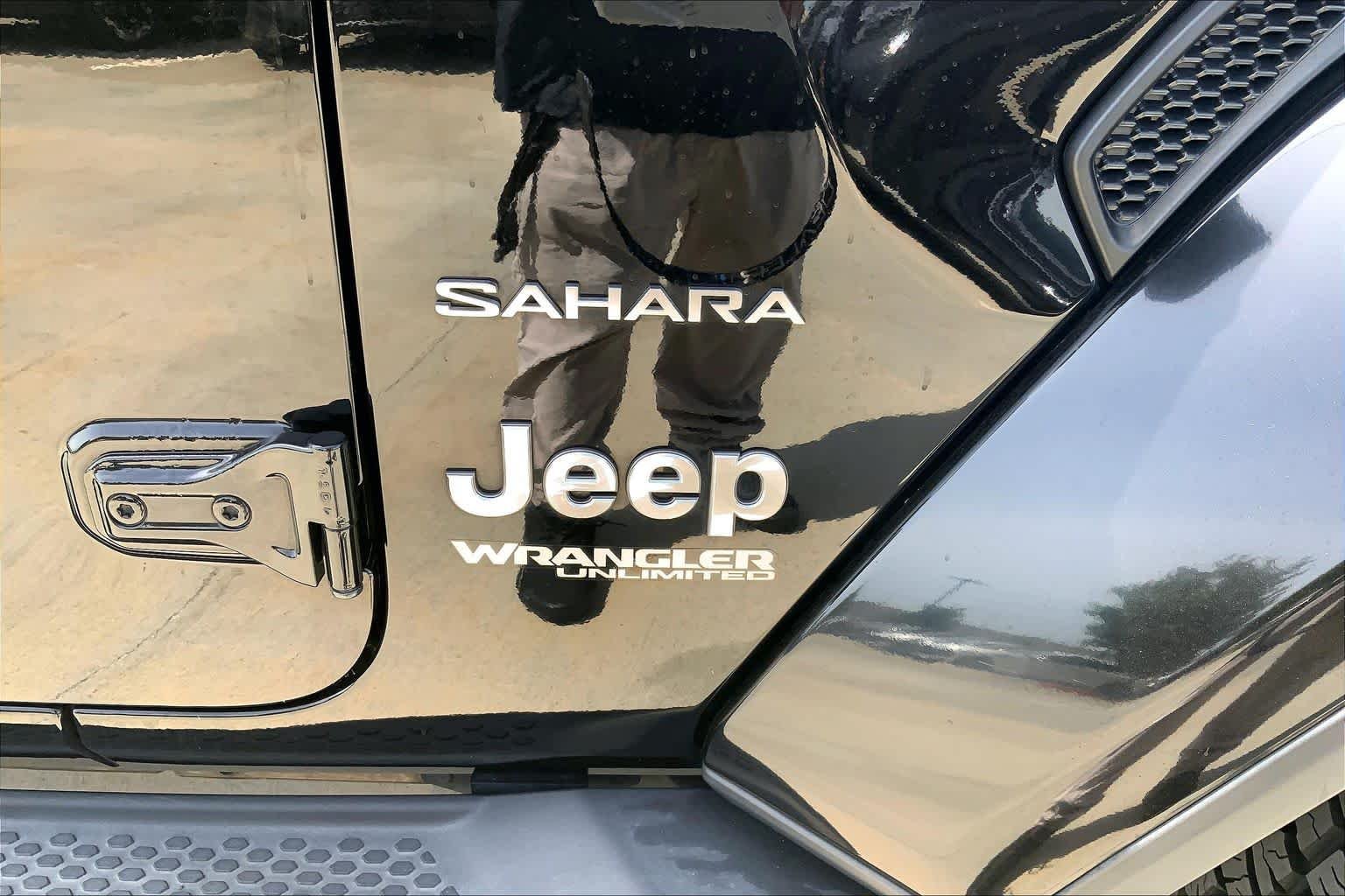 Used 2019 Black Clearcoat Jeep Sahara image 10