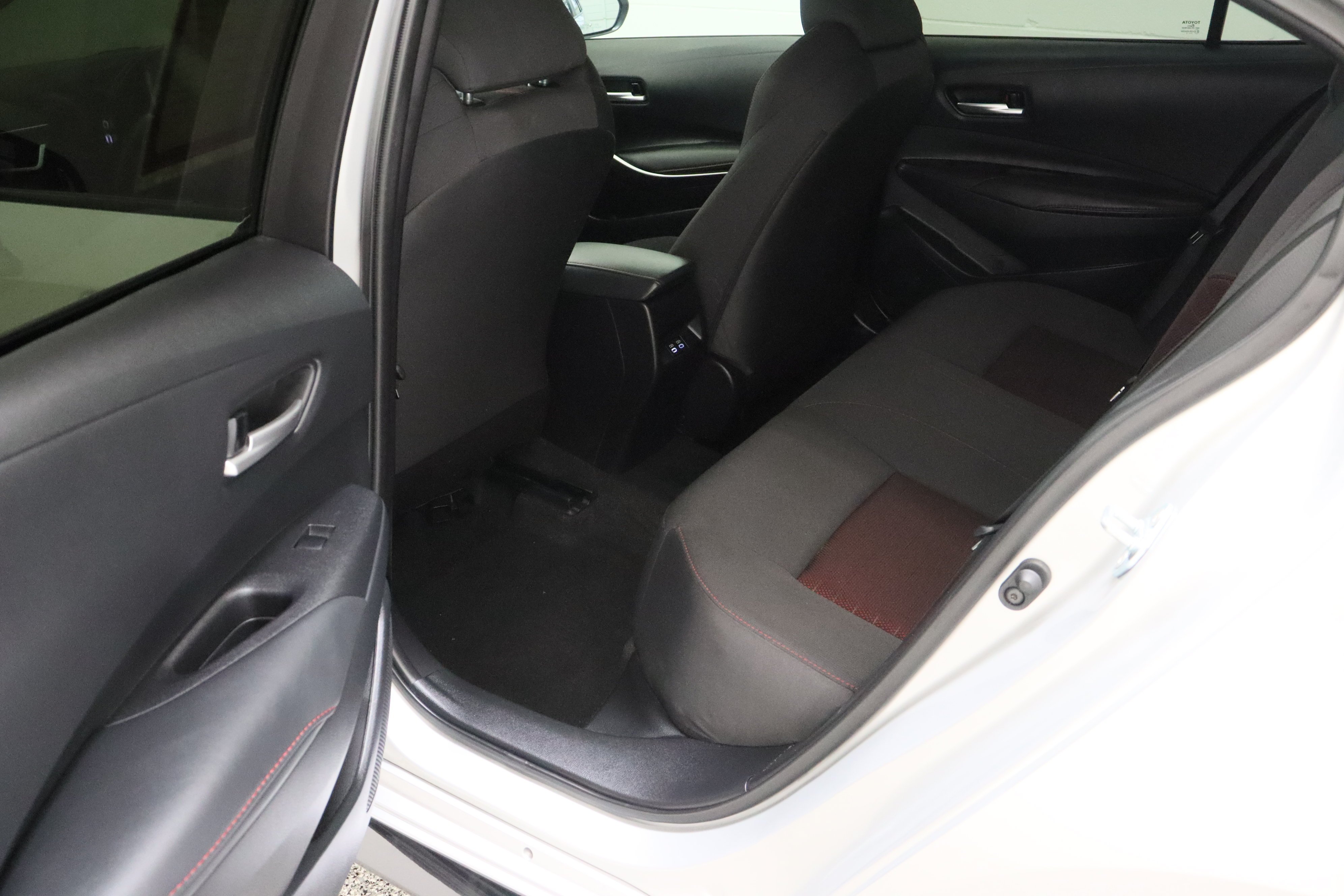 Certified Used 2025 Classic Silver Metallic Toyota SE 2.0L image 25