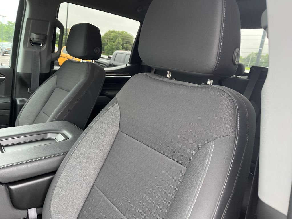 Used 2024 White GMC Elevation image 13