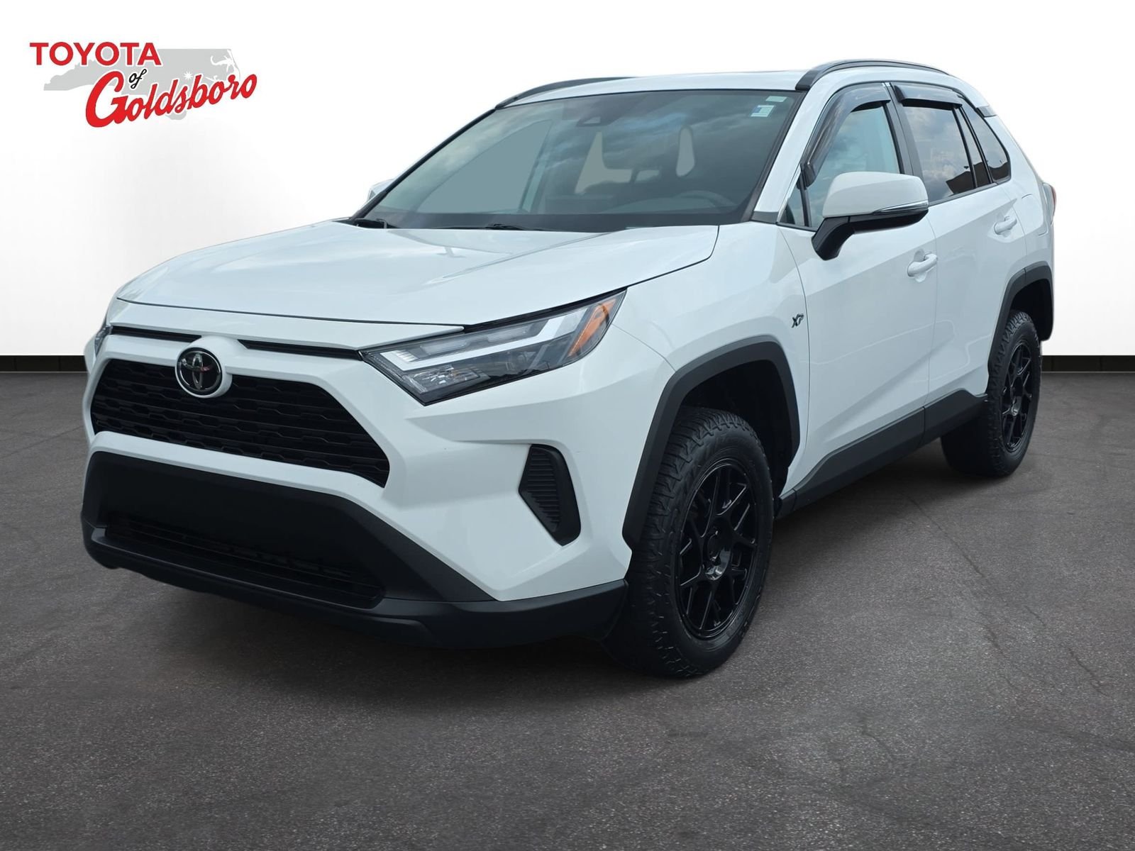 Used 2022 White Toyota XLE image 1