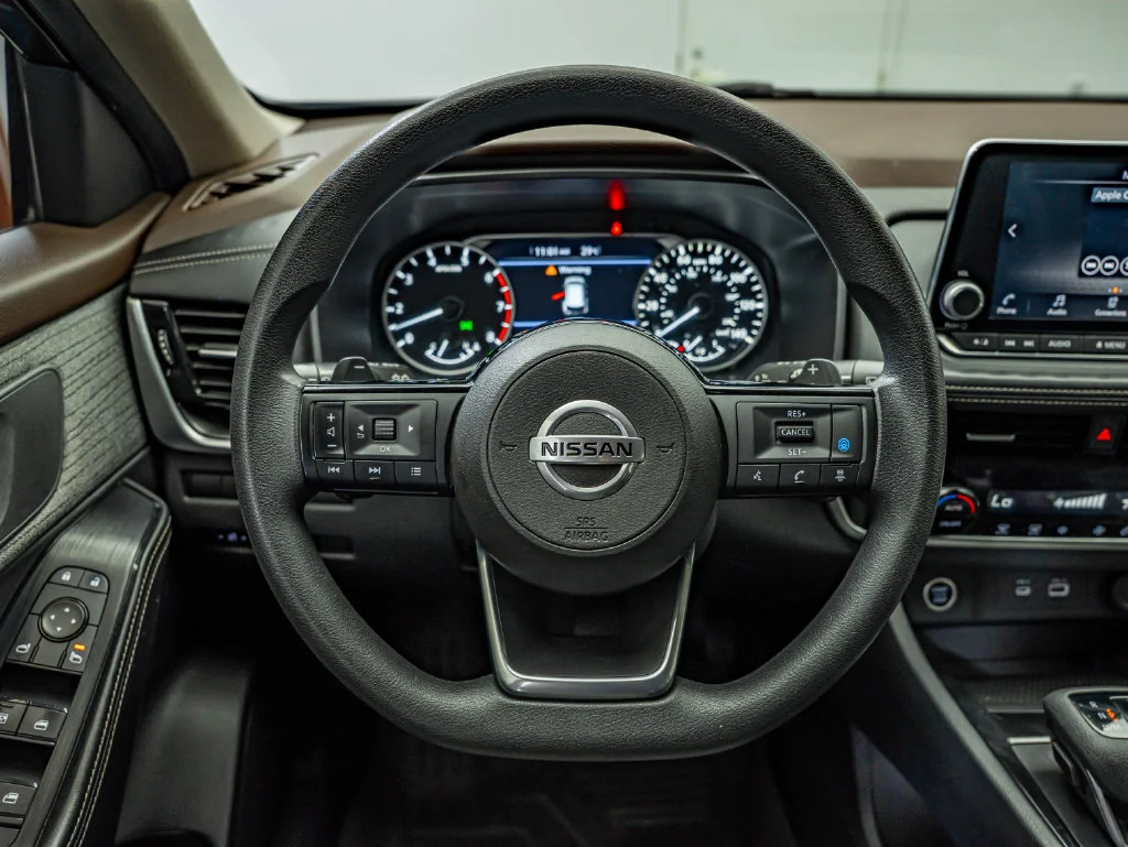 Used 2021 Super Black Nissan SV image 19