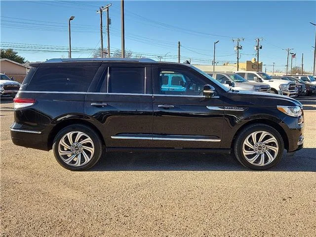 Used 2024 Infinite Black Metallic Clearcoat Lincoln Reserve 4x4 image 5