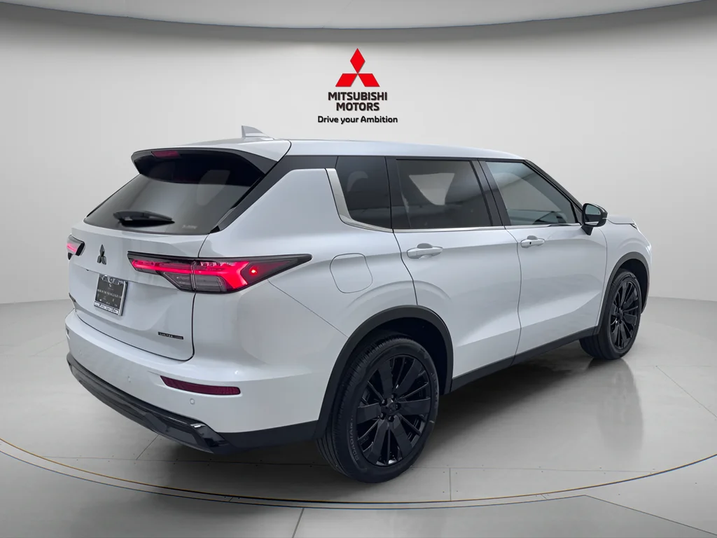 New 2026 White Diamond Mitsubishi LE image 4