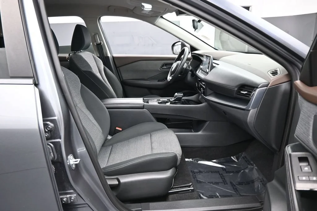 Used 2021 Gray Nissan S image 35