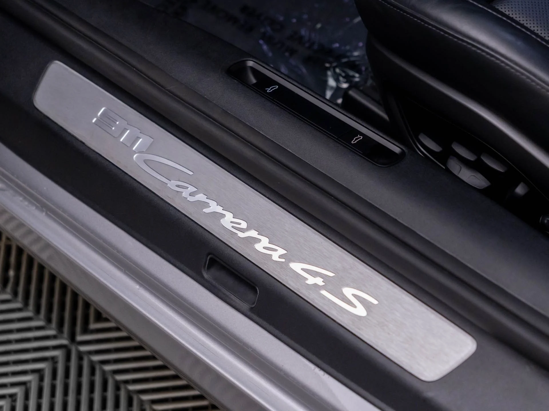 Used 2022 Silver Porsche Carrera 4S image 17