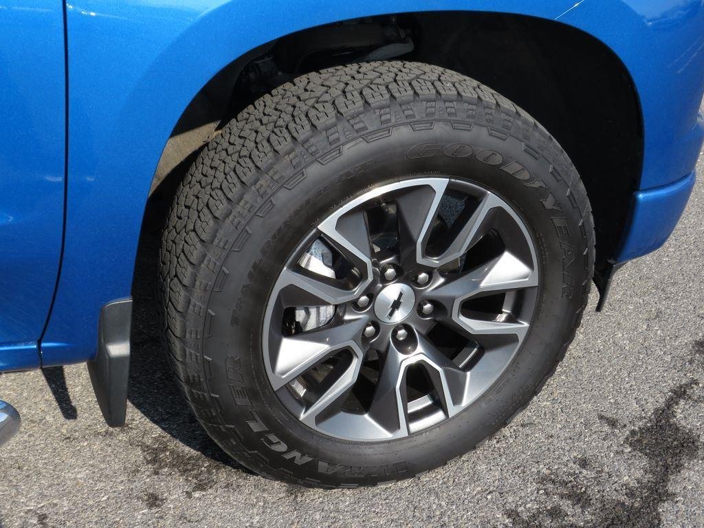 Used 2023 Glacier Blue Metallic Chevrolet RST image 9