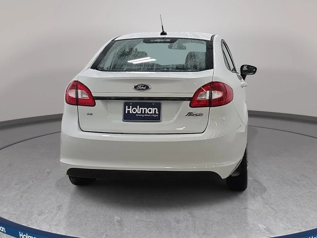 Used 2013 Oxford White Ford SE image 7