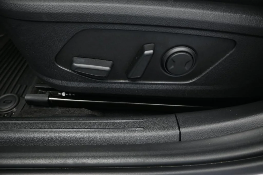 Certified Used 2025 White Hyundai SEL image 24