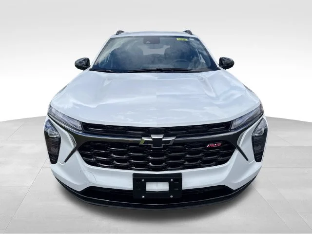 Used 2025 Summit White Chevrolet 2RS image 9