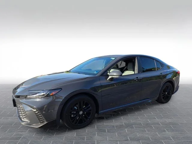 Used 2025  Toyota SE image 3