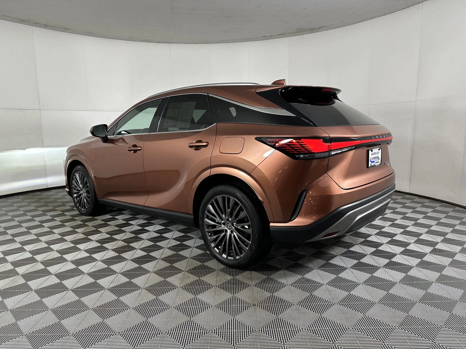 Used 2023 Copper Crest Lexus RX 350h Luxury image 8