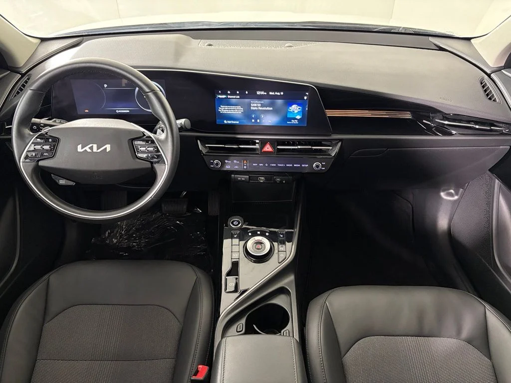 Used 2023 White Kia Wind image 34