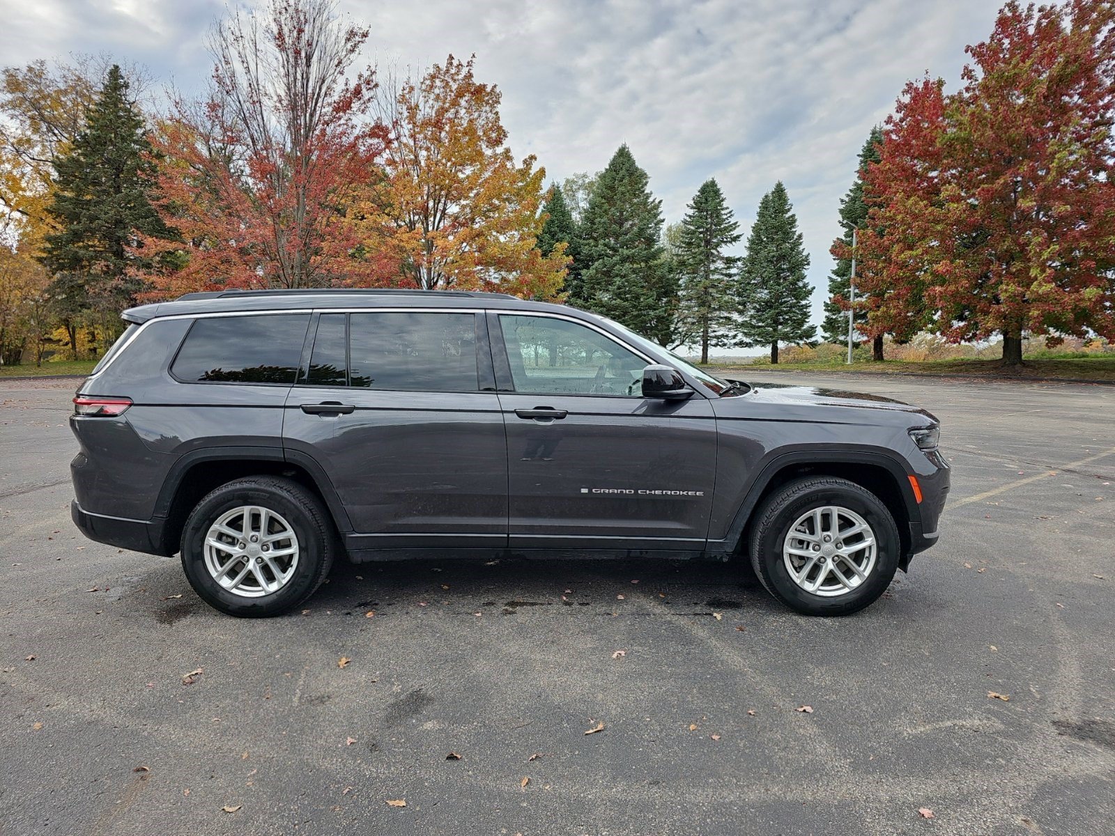 Certified Used 2025 Baltic Gray Metallic Clearcoat Jeep Laredo image 6