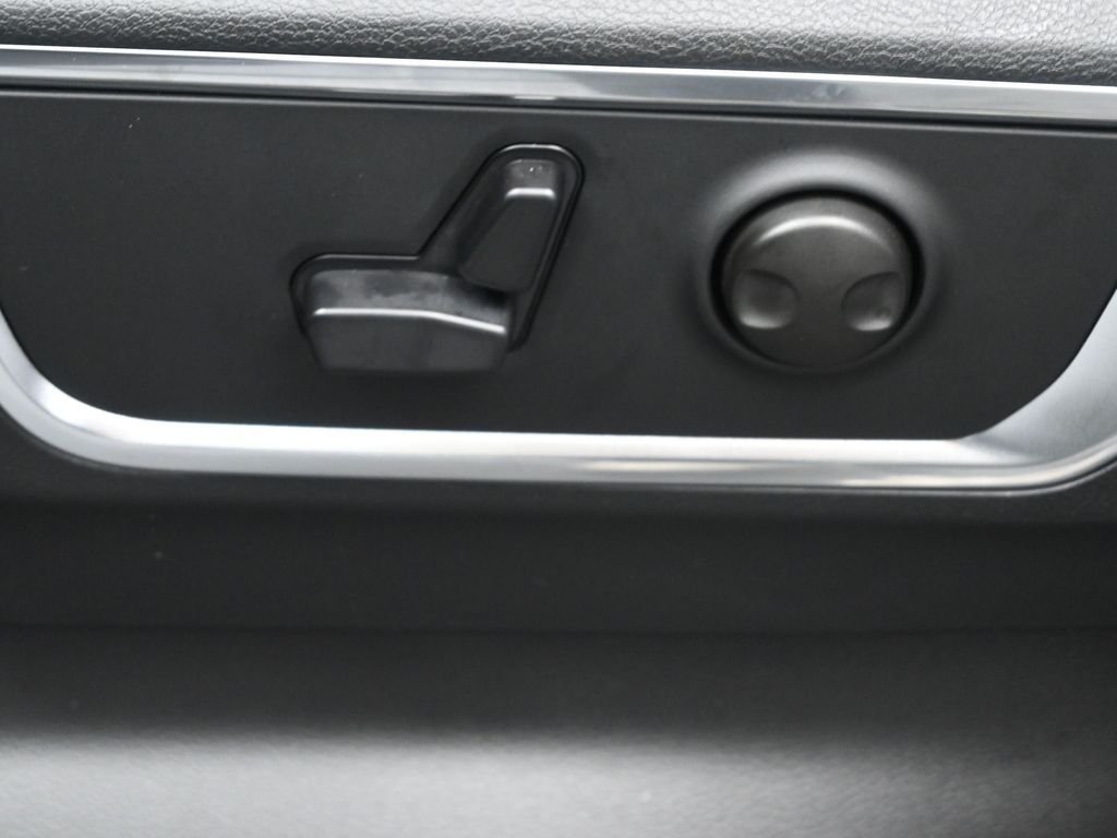 New 2026 Granite Crystal Metallic Clear-Coat Exterior Paint RAM Laramie image 19