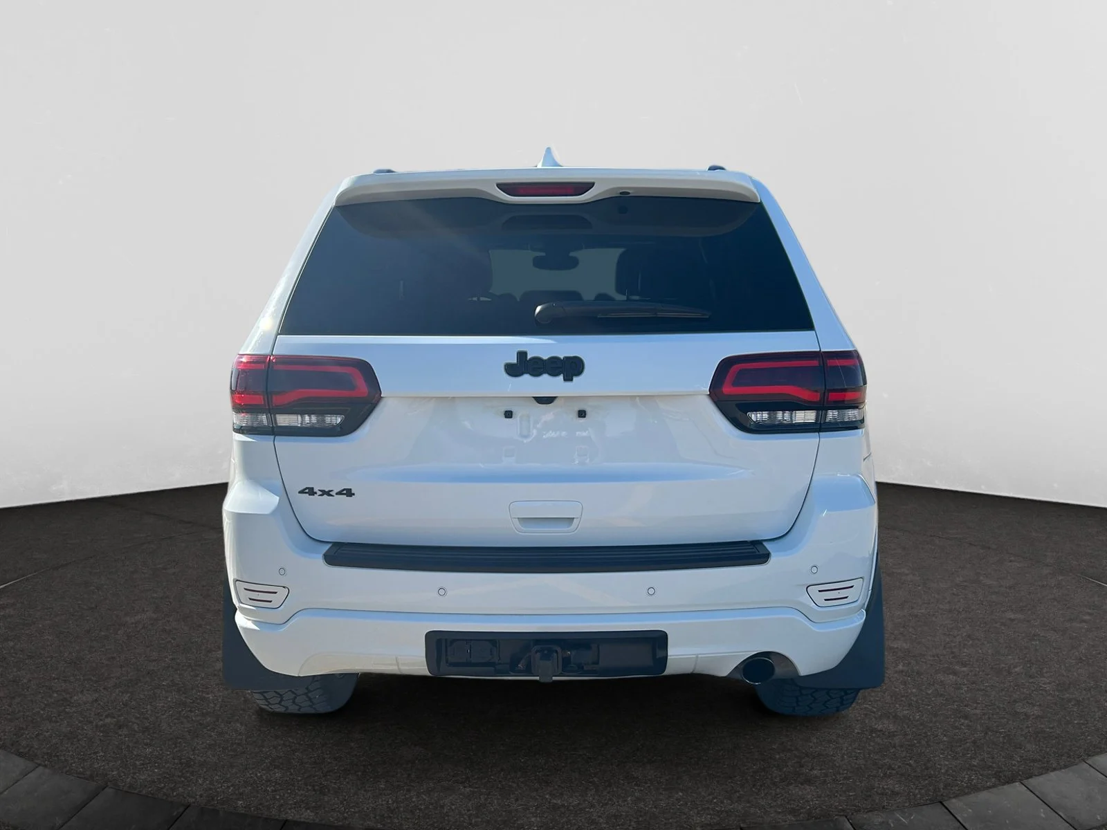 Used 2020 Bright White Jeep ALTITUDE image 4