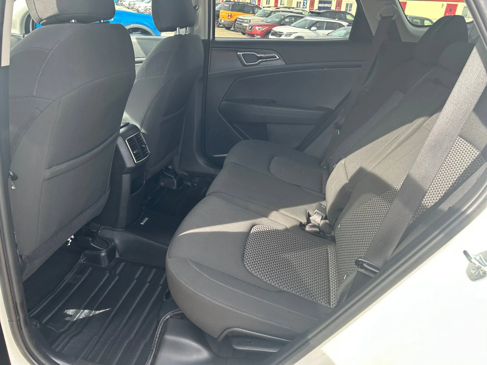 Used 2023 WHITE Kia X-LINE AWD image 16