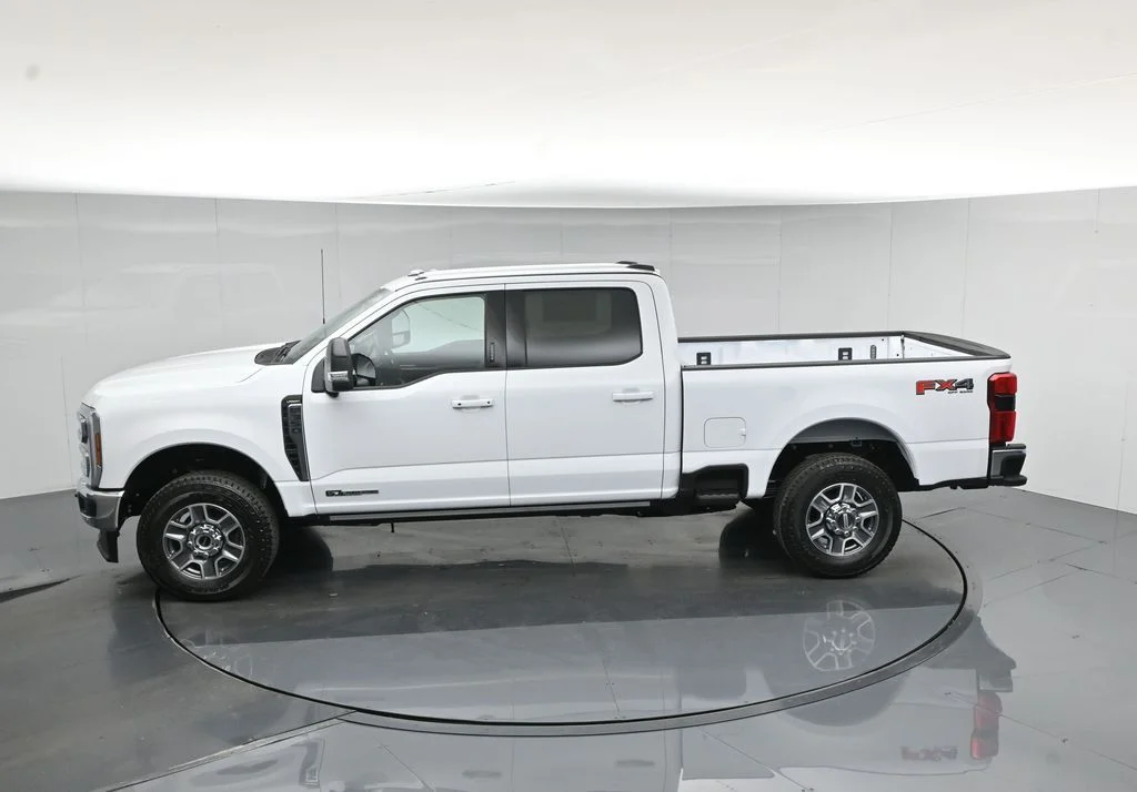 New 2026 Oxford White Ford Lariat image 45