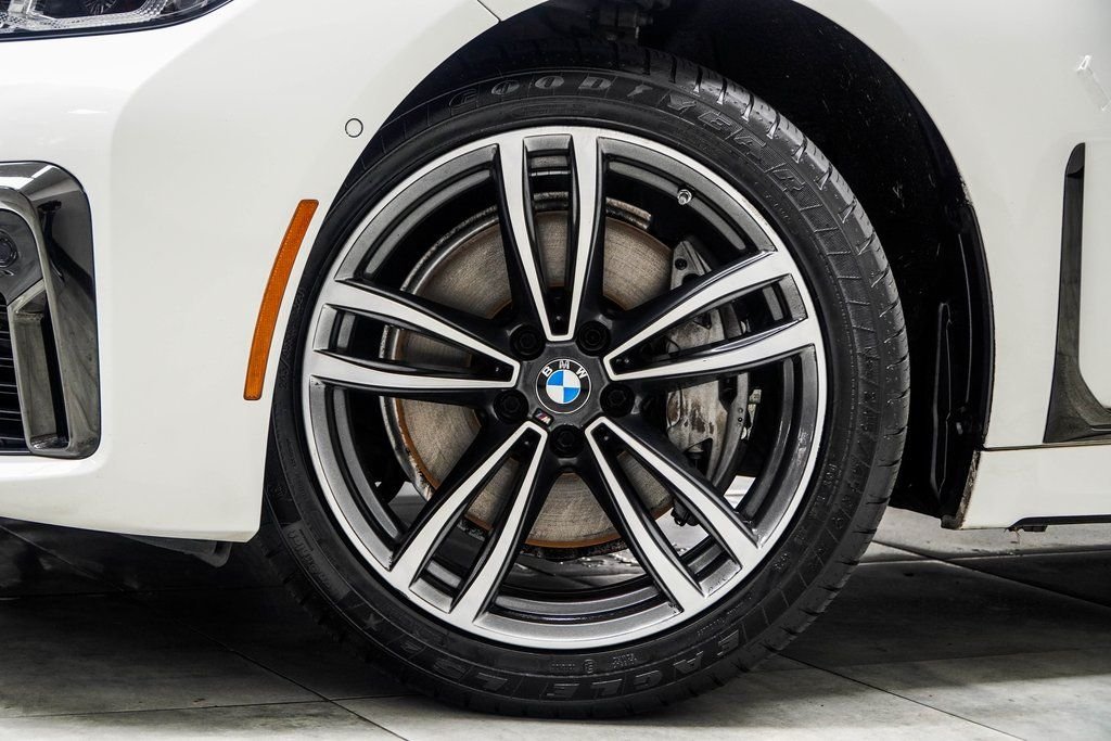 Used 2021 White BMW 740i xDrive image 3