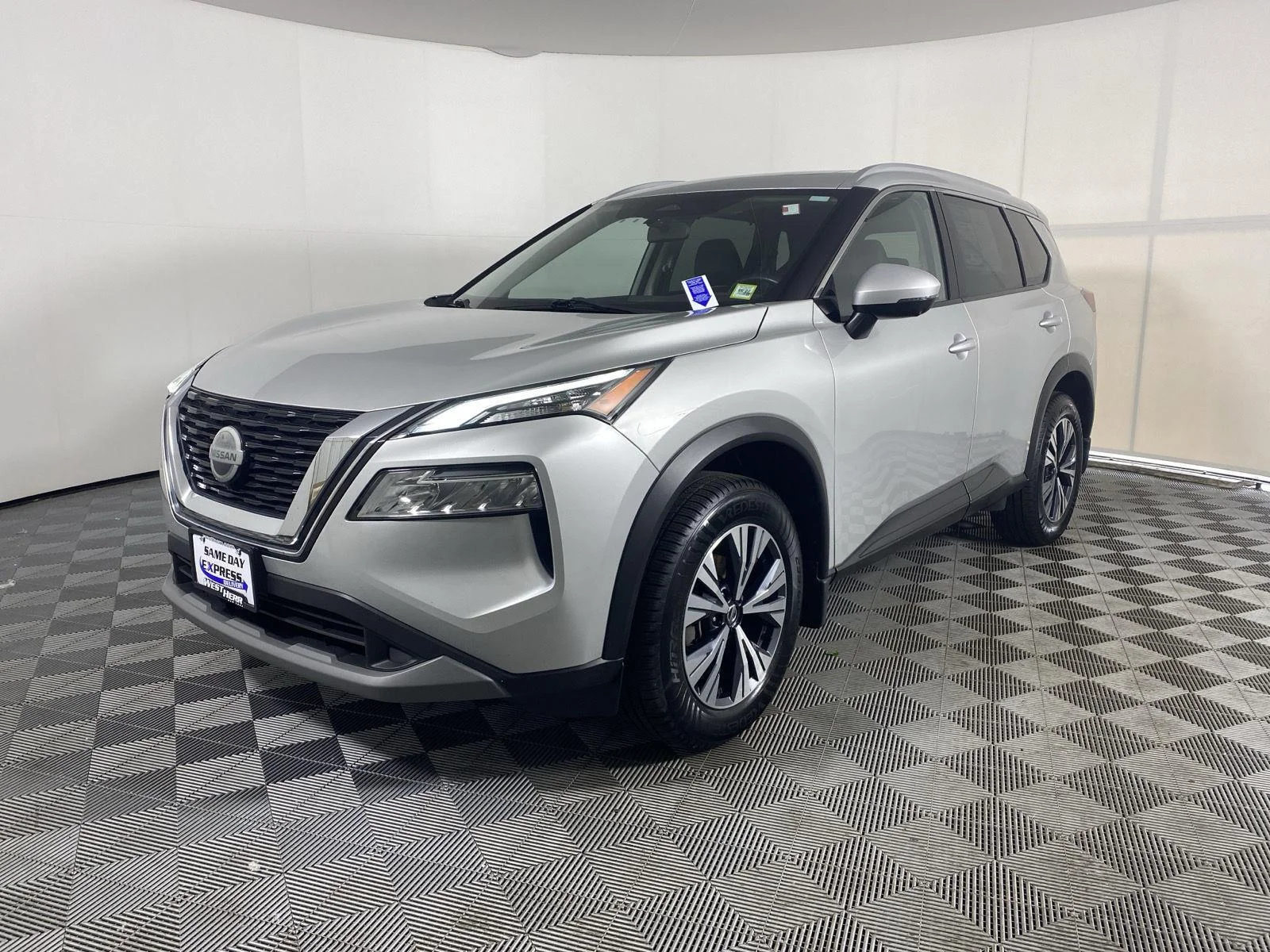 Used 2021 Brilliant Silver Metallic Nissan SV image 3
