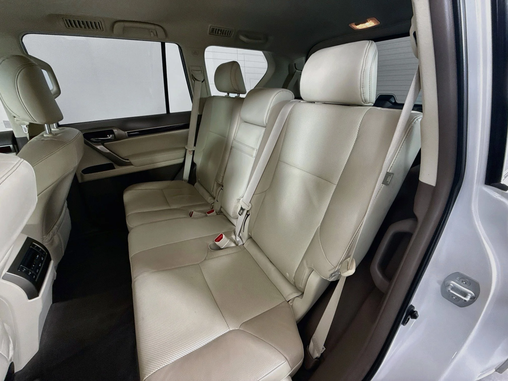 Used 2019 Starfire Pearl Lexus 460 image 23
