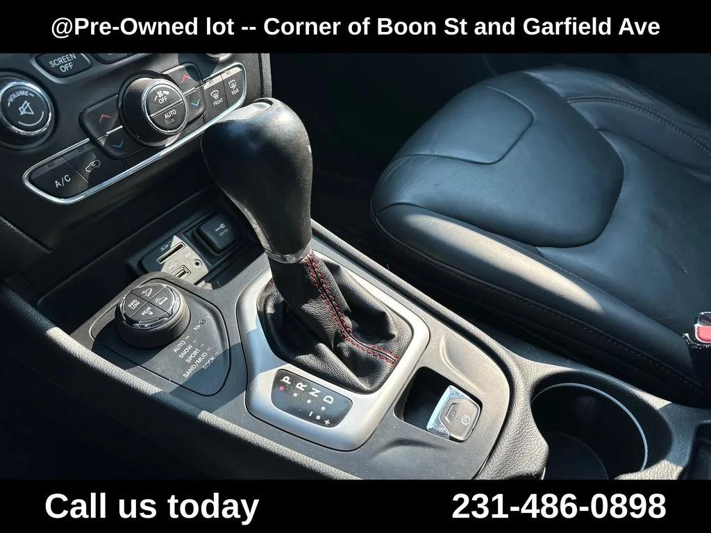 Used 2015 Orange Jeep Trailhawk image 25