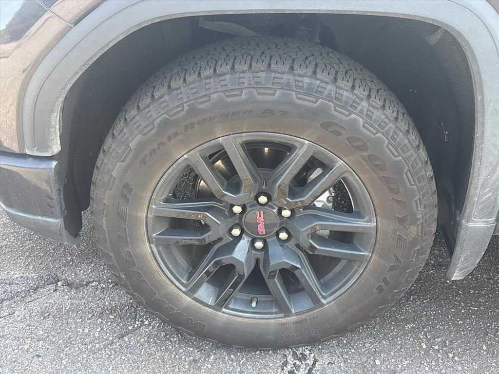 Used 2022 Silver GMC Elevation image 16