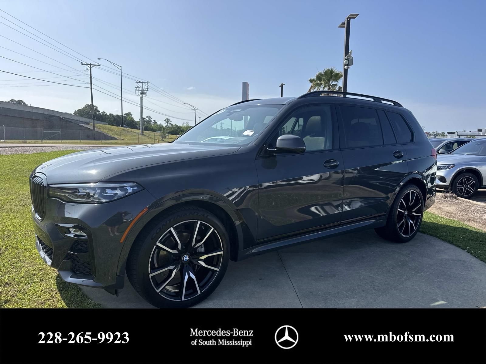2022 BMW X7 xDrive40i's photo