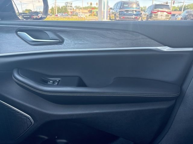 Used 2023 Silver Jeep Limited image 20